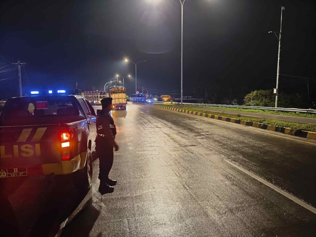Polres Batu Bara Gelar Patroli Gabungan Roda-4 di Akses Tol Lima Puluh – Antisipasi Begal, Balap Liar dan Tindak Pidana 3C