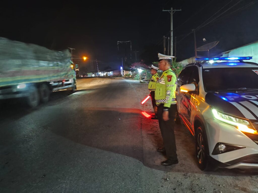 Sat Lantas Polres Batu Bara Gelar Patroli Blue Light Malam Hari, Jaga Kelancaran Lalu Lintas Di Jalinsum