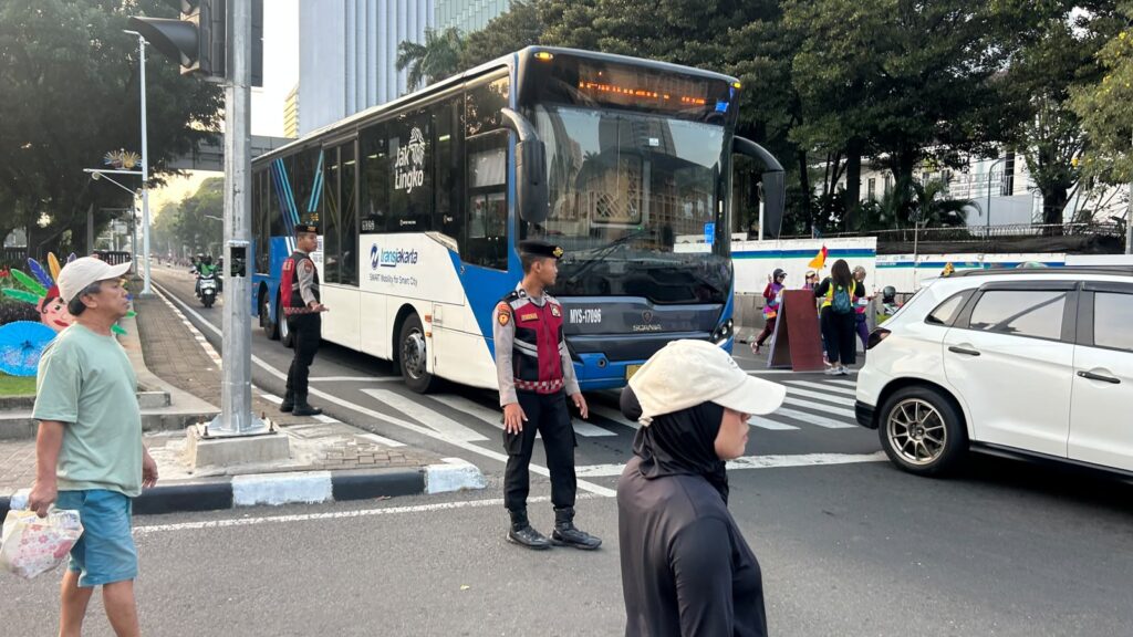 Pastikan Warga Nyaman Berolahraga, Ditsamapta Korsabhara Baharkam Patroli Humanis di CFD Jakarta