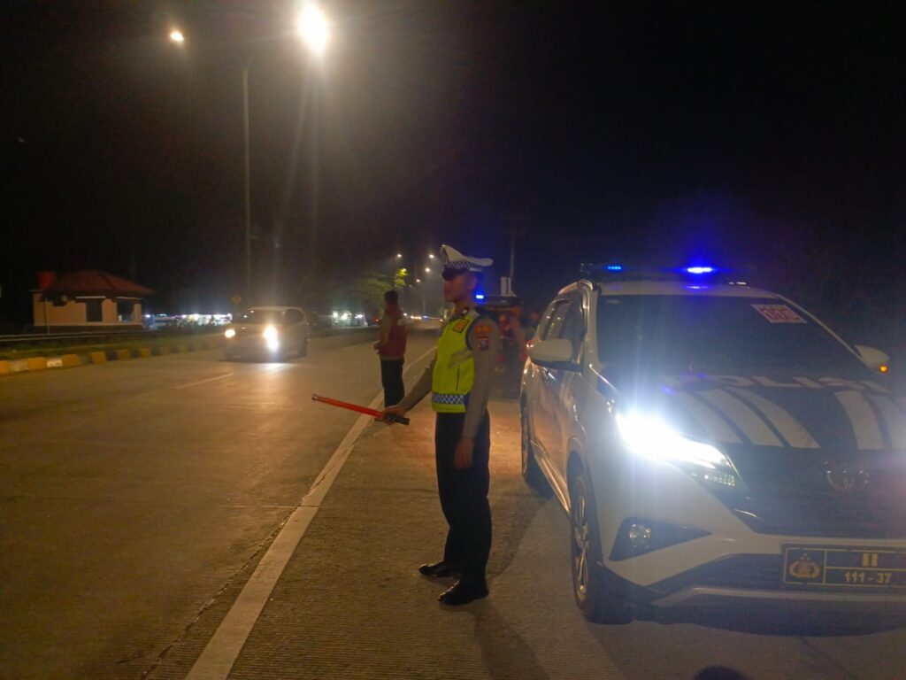 Sat Lantas Polres Batu Bara Laksanakan Patroli Blue Light di Jalinsum Exit Tol 50, Masyarakat Rasakan Nyaman Berlalulintas