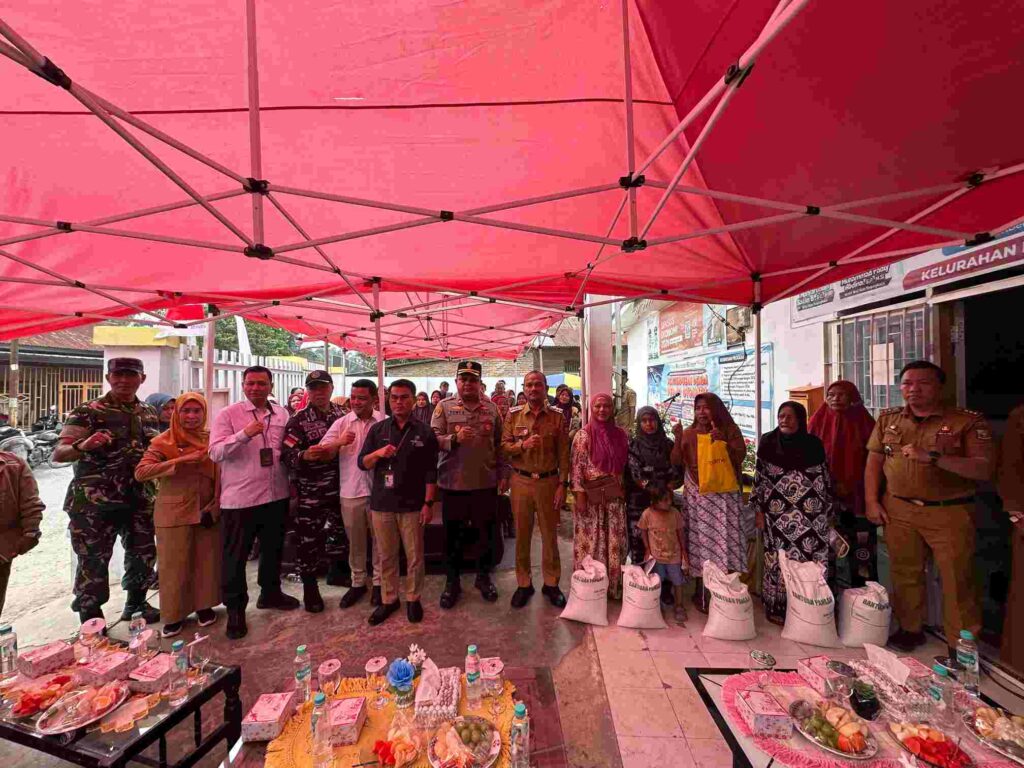 Pastikan Bantuan Tepat Sasaran, Wali Kota Tanjungbalai Tinjau Langsung Penyaluran Bantuan Pangan di Kelurahan Beting Kuala Kapias   