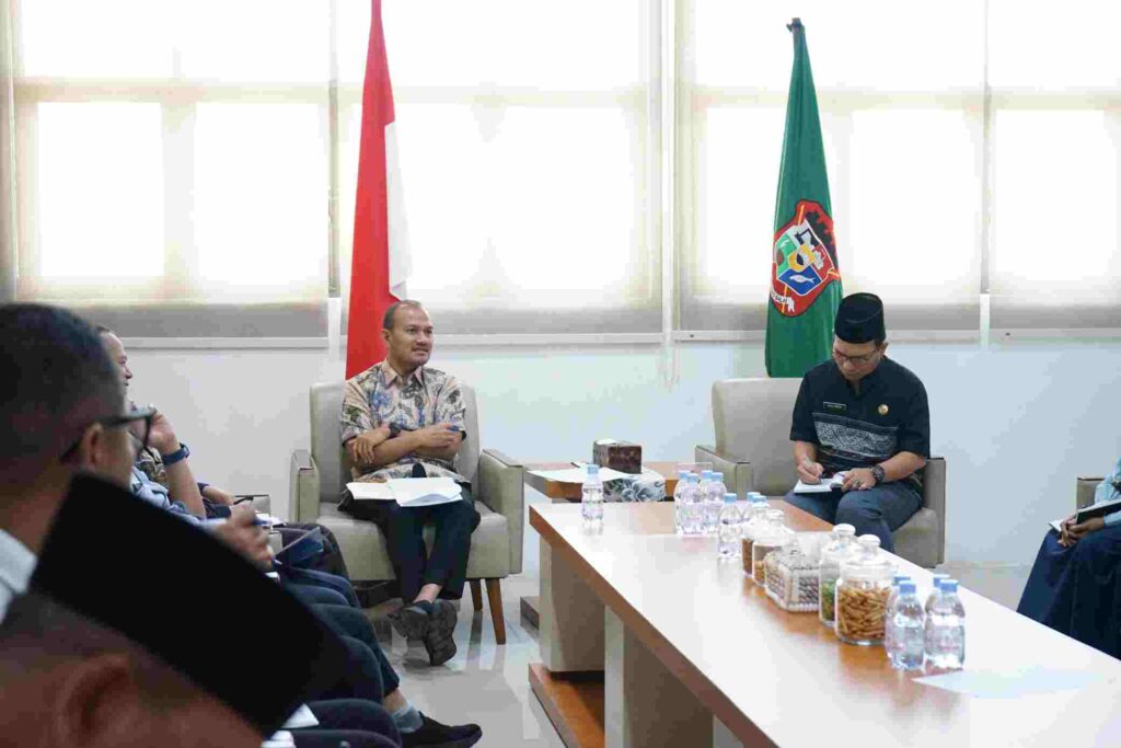 Wali Kota Tanjungbalai Pimpin Rapat Pembahasan Sinergitas Program Pembangunan Dengan Dunia Usaha Bersama OPD   